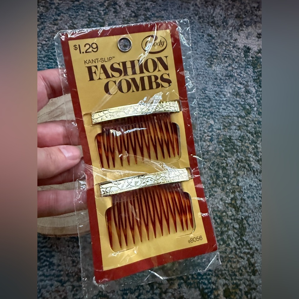 Vintage NOS 1975 Goody kant-slip tortoise fashion hair combs